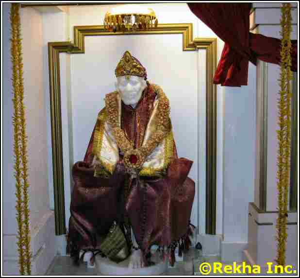 shirdi sai baba at rajdhani mandir image © VAIndia.us